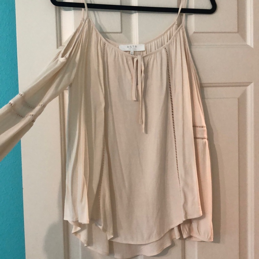 ASTR Cold shoulder blouse